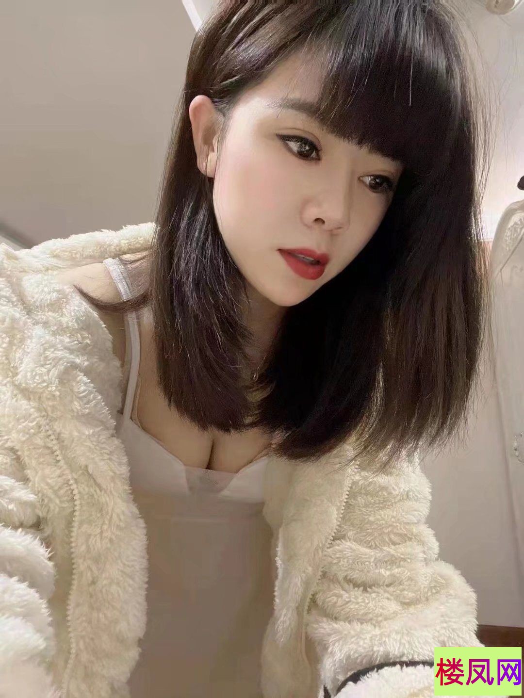 012556rf8y7xv08h1x7838.jpg