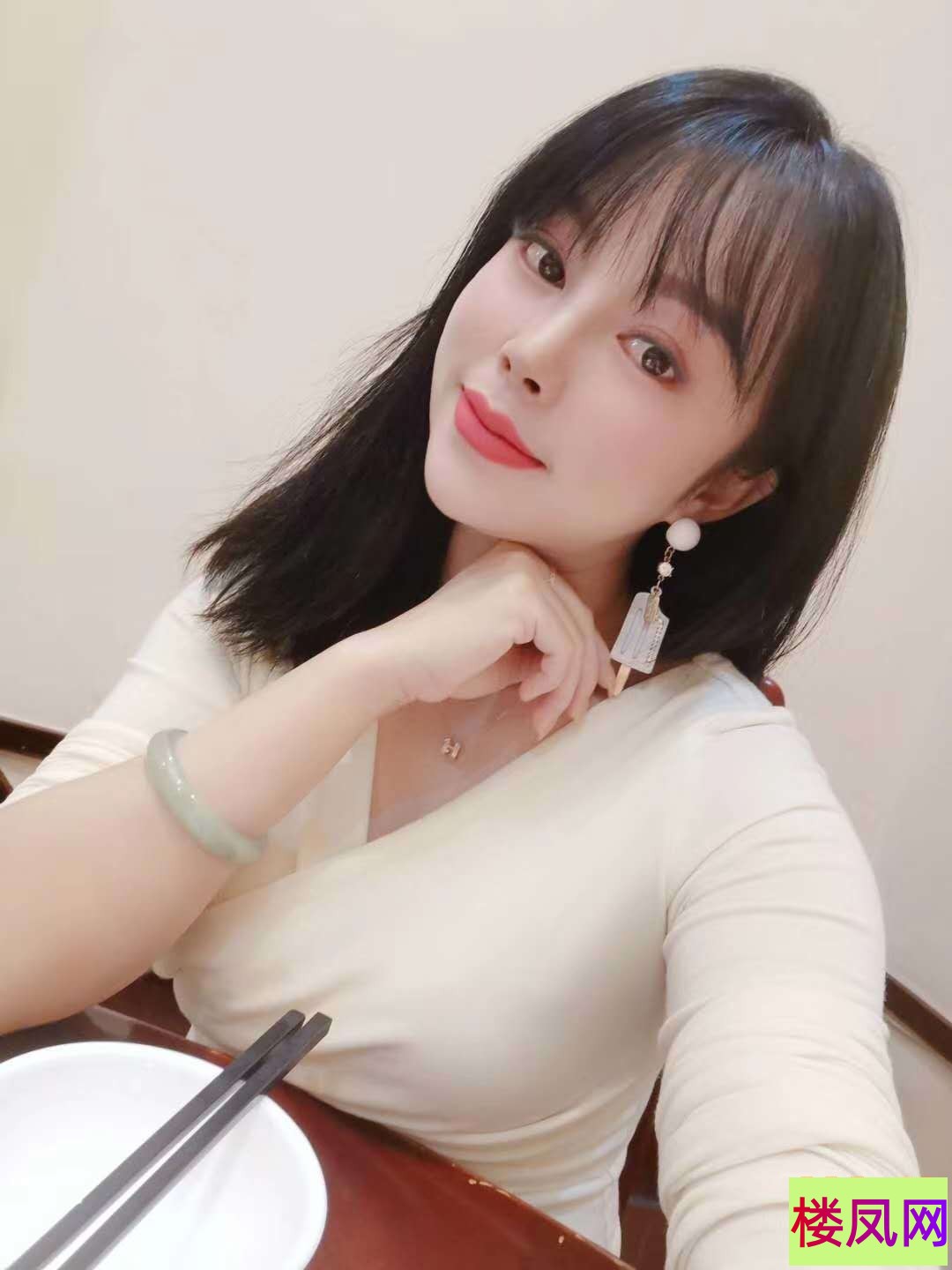 043026v6fmsir2ix6is2se.jpg