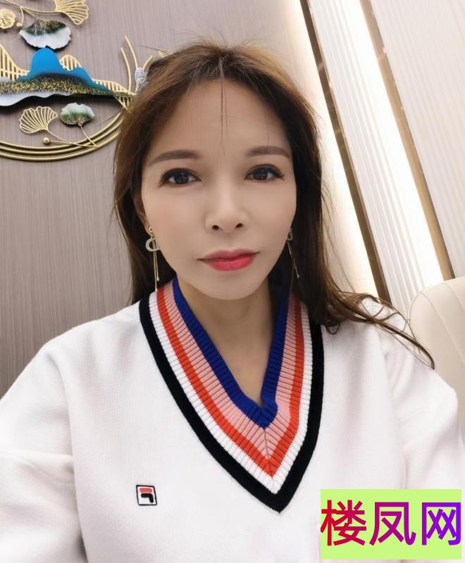 042501idpspszeomai4tmb.jpg